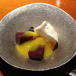 焼鳥 市松 - 水羊羹にオレンジソースとチーズのアイスを乗せて