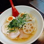 中華そば 糸 - 白　贅沢　全景