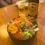 呑み食い処 なぶら - なぶら丼越しのビール