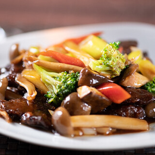 Refined Chinese food made with Kyoto vegetables for a gentle taste that goes well with wine