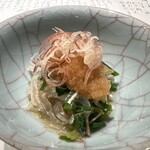 割鮮 入たに - 【 先付け 】河豚の皮と秋田の三関セリ