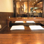 林栄門 - 落ち着きのある店内