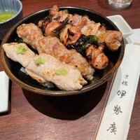 伊勢廣 京橋本店 - ４本丼　全体