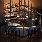 ロウリーズ・ザ・プライムリブ - ウェイティングバー