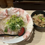 Menkyoku Icchan - チャーシューの夢塩ラーメン+季節の炊き込みご飯