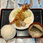 タカマル鮮魚店 - 海老カキ二種フライ定食1500円