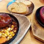 ビーフキッチンスタンド - オールビーフハンバーグと大山鶏のアヒージョ