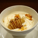 デザミ - プリンのスープ仕立て、キャラメルアイスクリ－ム添え