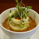 デザミ - タラバガニ、アボガド、ショートパスタのマリネ、ガスパチョ仕立て