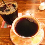 MOKICHI珈琲 - パナマ・コトワ・ドンカ農園／プレミアムリザーブ・ウォッシュト／フルシティロースト（手前）・ひいやりアイスリキッド（奥）