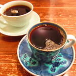 MOKICHI珈琲 - 翡翠、木漏れ日のブレンド（手前）・雨音メロウブレンド（奥）