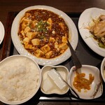 菜福楼 135餃子酒場 - 麻婆豆腐定食+棒々鶏 900円