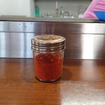 川村屋 - オーダーカウンターの七味。