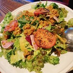 RIGOLETTO　WINE　AND　BAR - タンドリー大豆ミートと20種野菜のヴィーガンサラダ