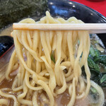 ラーメン 杉田家 - 麺