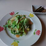 リンダ 俵 - 料理写真:サラダとお漬け物　美味しい