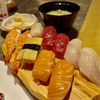 会員制 寿司割烹鷹勝 博多総本店 - 食べたいお寿司をお寿司は、かなり小さめです