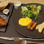 JAL First Class Lounge - 