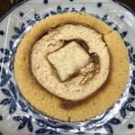 LAWSON - 料理写真:きな粉入りの生クリームに真ん中は求肥