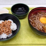 そば処はやて - ご飯に納豆IN、そばに生たまごIN