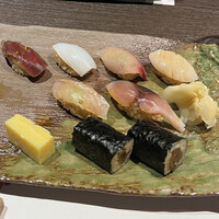 恵比寿 鮨 栞庵 やましろ - マグロは柚子がかかっていて香りが良かったです。エビを食べてしまった状態 恵比寿 鮨 栞庵 やましろ - マグロは柚子がかかっていて香りが良かったです。エビを食べてしまった状態
