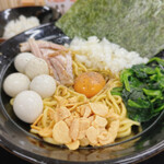横浜家系ラーメン 若虎家 - 家系まぜそば＋うずら