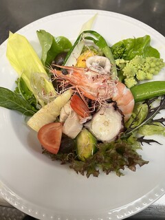 Fiorenza - 春野菜と魚介のサラダ