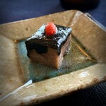 KONPEKI The villa all suite - ミヌダル。沖縄の伝統料理。黒ゴマ餡で真っ黒なことから黒肉(くろじし)とも呼ばれるとの事。