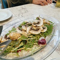 VALON TOKYO 錦糸町 - 新鮮野菜と生マッシュルームのサラダ