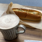 ZERO CAFE STAND - ロイヤルミルクティとホットドッグ(チーズ)