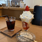 松孫喫茶店 - 水出しアイスコーヒーといちごパフェ