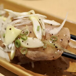 全席個室 お鍋も美味しい鶏居酒屋 鶏のまるよし - 牛タン塩ネギまみれ  ¥1,150