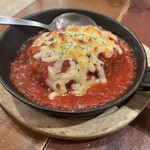 チェルピーナ邸 イタリア石窯料理と天然酵母ピザ - 煮込み焼きトマトチーズハンバーグ　¥748