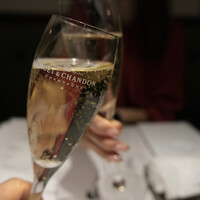 R1 TOKYO Bar&Restaurant - モエで乾杯