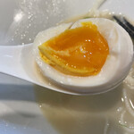 鶏白湯専門店 麺屋 鶏介 - 半熟たまご