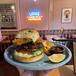 Louis Hamburger Restaurant - 【季節限定】
            『OYSTER CHEESE BURGER¥2,000』
            『生ソーセージ¥900』
            『マーシーIPA¥800』