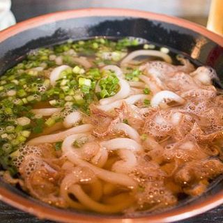 Kasu Udon, a specialty of Osaka Kawachi, is the perfect dish to finish off your drinks!