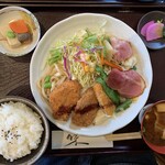 カフェレストラン yachiyo - 日替りランチ(３種フライ＆豚と野菜の中華あん)