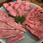 Ushiharu - 牛三種盛り（ロース、ハラミ、タン） 
                      4,200円/人  ※2人前