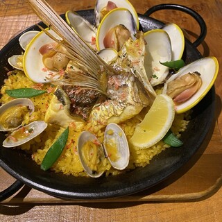Recommended menu that changes depending on the season [natural sea bream and clam]