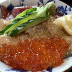 うお徳 - 三色漬け丼（接写）