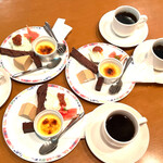 モンヴェール - デザートの盛り合わせとコーヒー