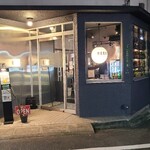 ザ コント - 広島電鉄十日市町電停から徒歩約2分の場所にある「THE CONTE(ザ・コント)」さん
2016年開業、店主:森山治紀氏
打ちっぱなしコンクリートにステンレスのカウンターというシックでクールな内装