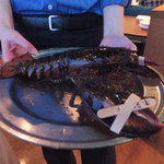 レッドロブスター - 調理する前に水槽からとってきたものを見せてくれます