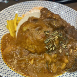 ヌードル＆スパイスカレー 今日の1番 - 本日のカレー(チキンとシーフードのあいがけ)