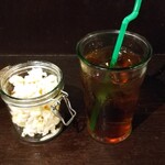 北海道イタリアン居酒屋 エゾバルバンバン 大通店 - 烏龍茶とお通し