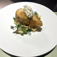 竹田屋 海浜幕張店 - 鰆。りんごと胡桃のサラダ。自家製タルタル添え