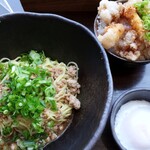 楽 - 汁なし担々麺+皮カリカリ丼小＋温泉卵