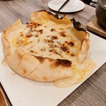 Chizu No Umi Ni Oboretai - 溢れるチーズのシカゴピザ(切ったところ)