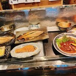 魚や - お店入口のショーケース